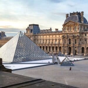 que es patrimonio cultural - Palcio del Louvre