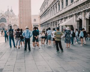 grupo de turistas en Venecia
