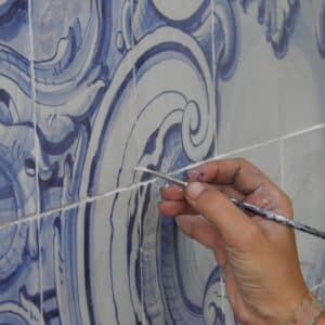 Reintegracion cromatica en restauracion de azulejos